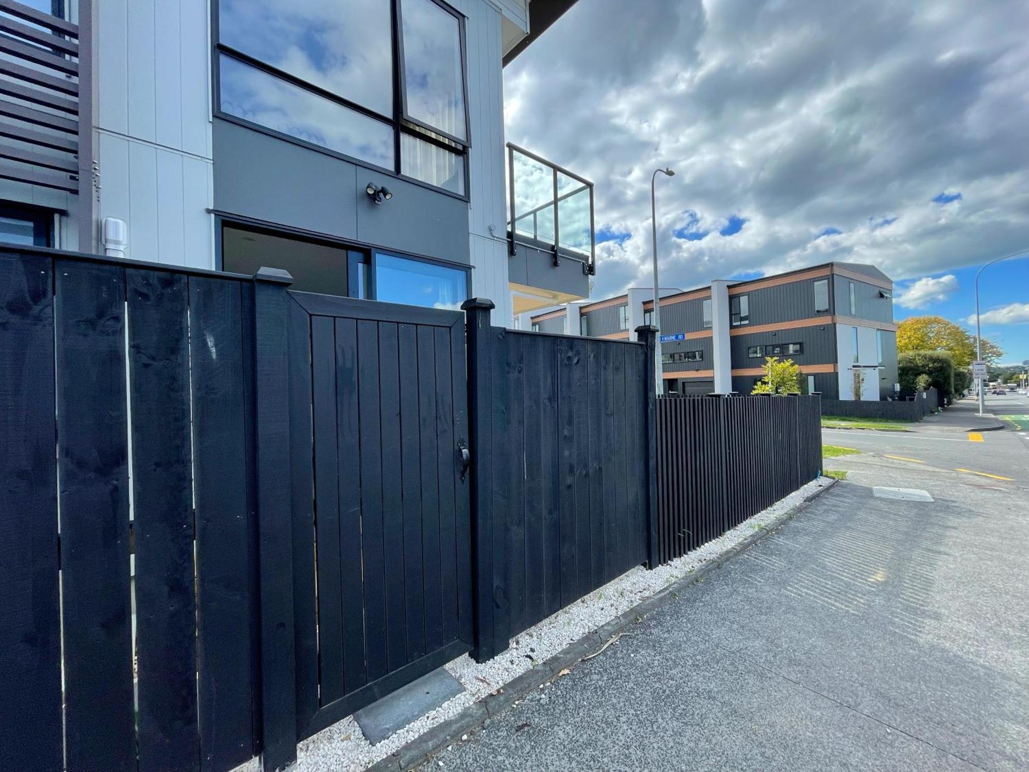 Holiday home Modern French Retro Townhouse In Sandringham, Close To City, Heat Pumps, Netfilx Auckland