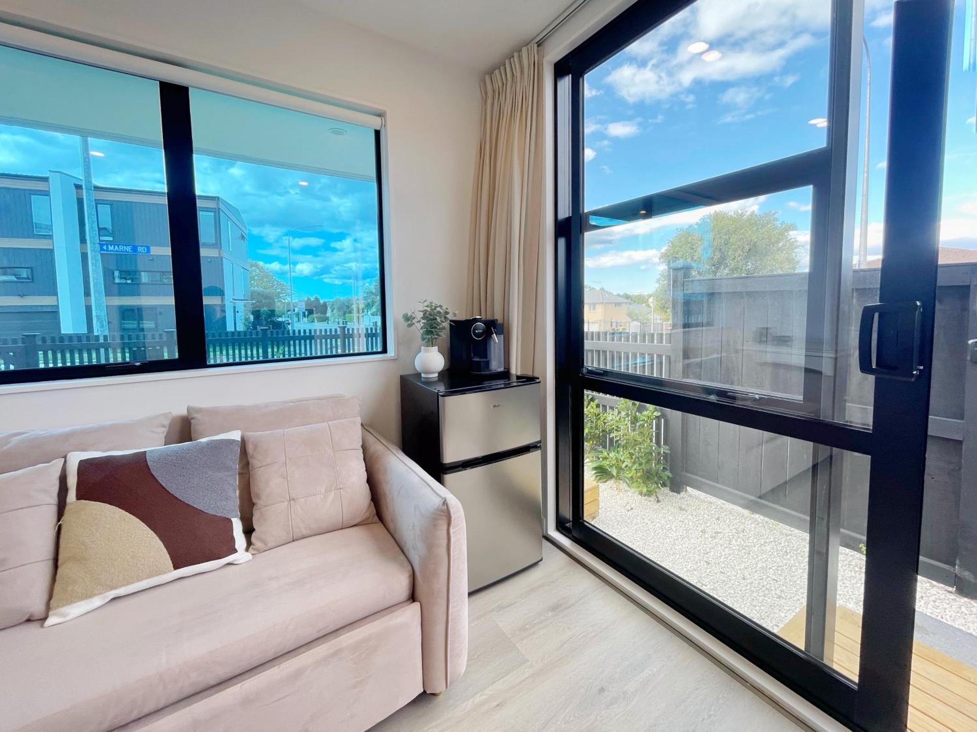 Modern French Retro Townhouse In Sandringham, Close To City, Heat Pumps, Netfilx Auckland
