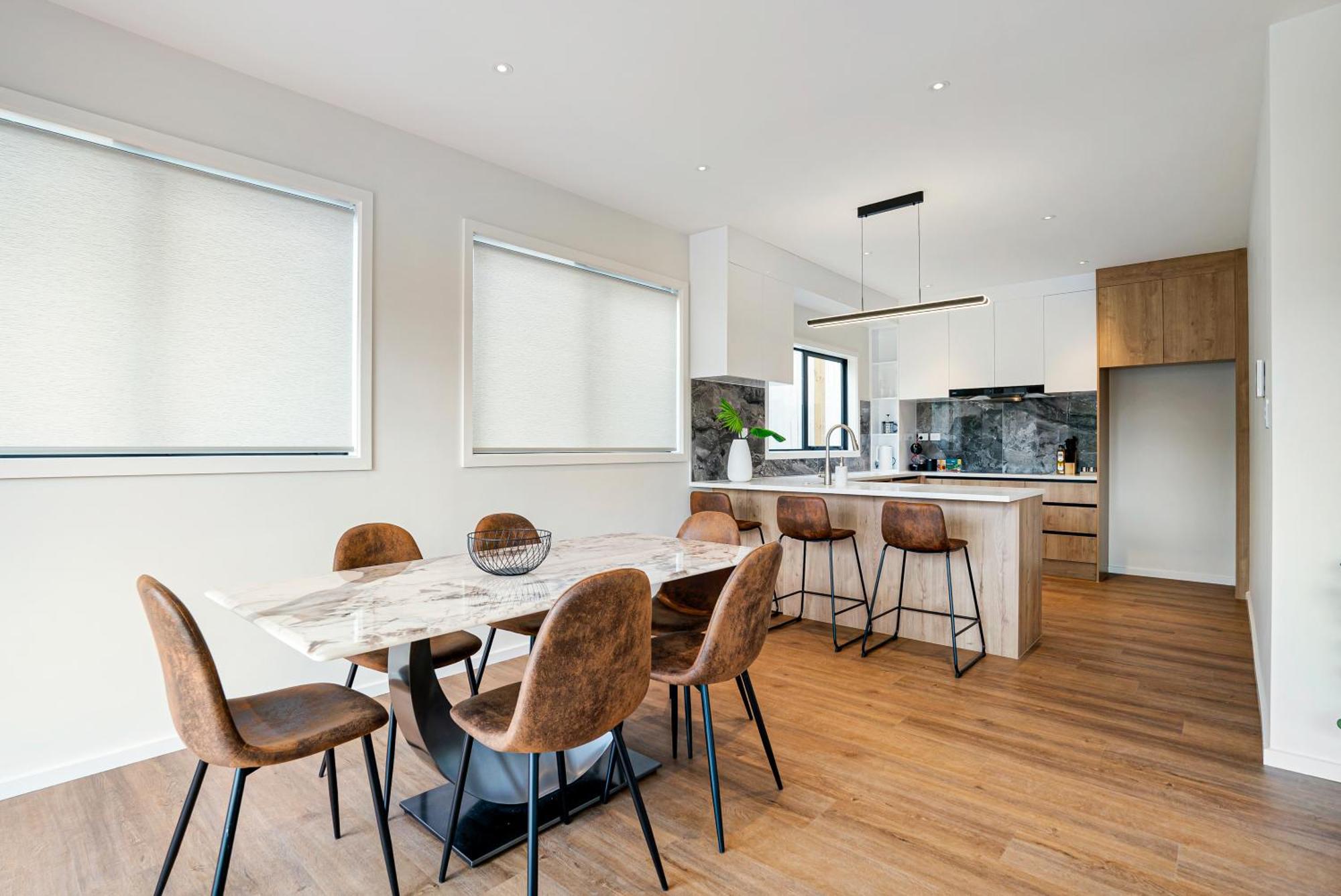 Apartment Luxury Sun Soaked Devonport Waterfront 4br