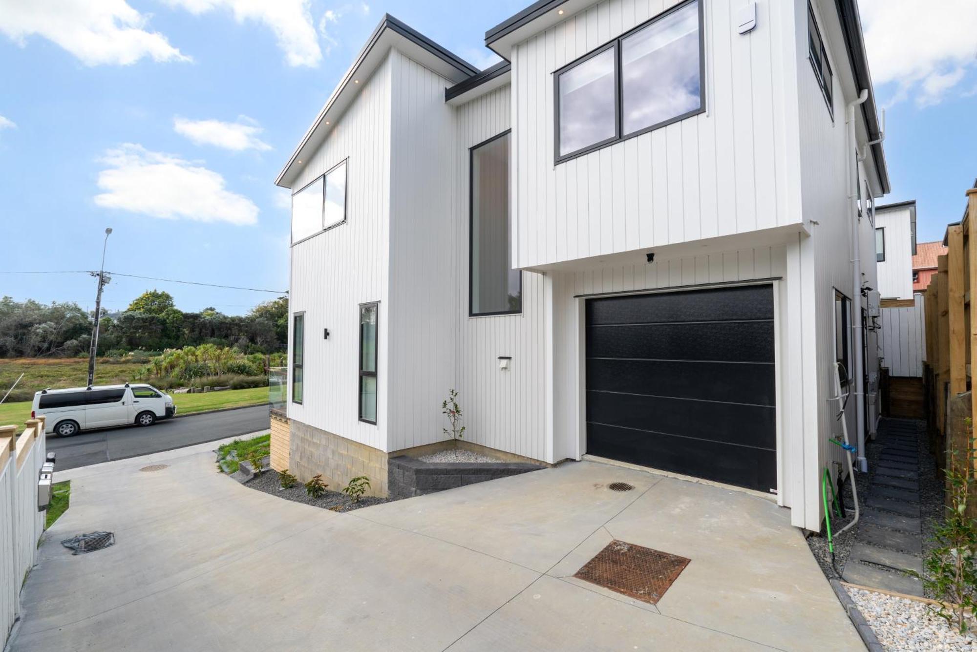 Luxury Sun Soaked Devonport Waterfront 4br Apartment *