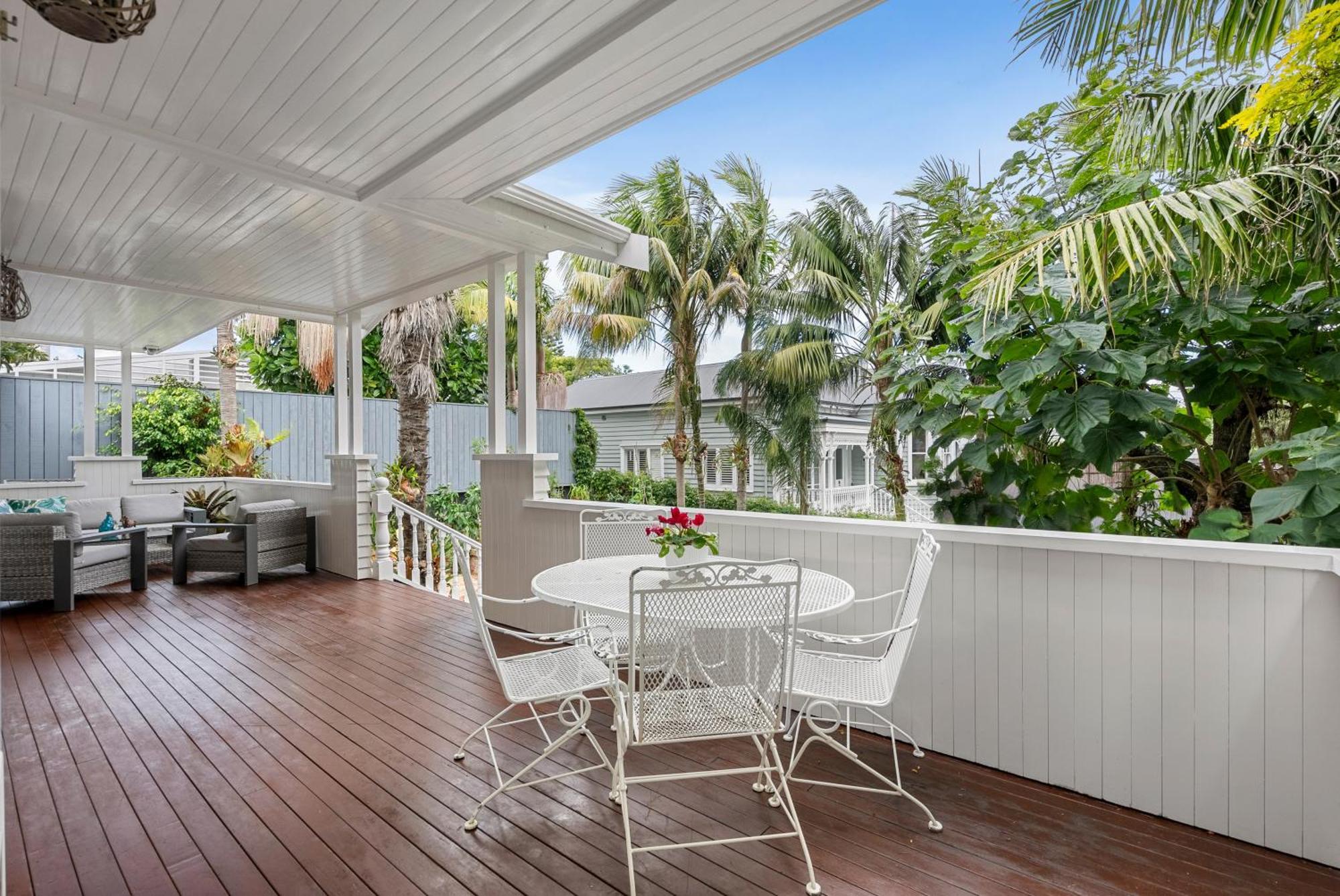 Eden Park Bed & Breakfast 4*