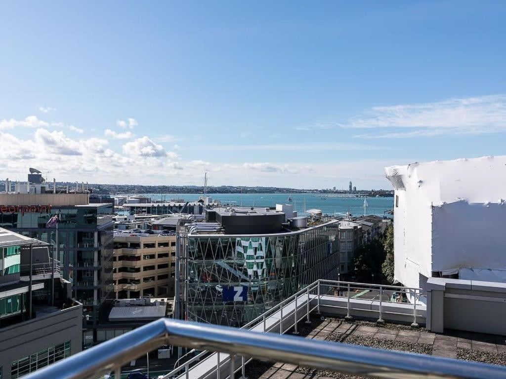 Spacious One Bedroom With Pool And Gym! Apartment