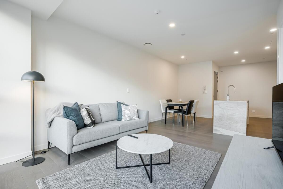 Modern Bright Apartment