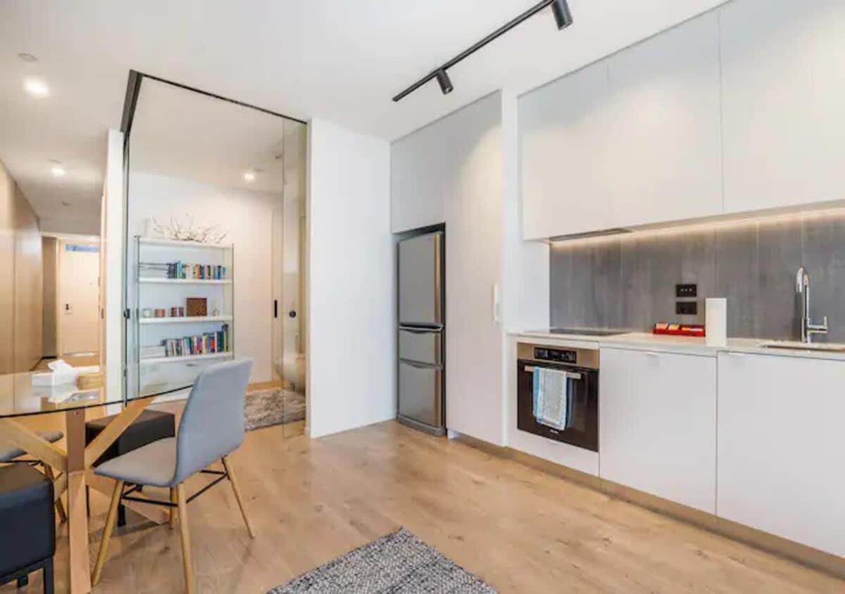 Classy And Contemporary Living Apartment *