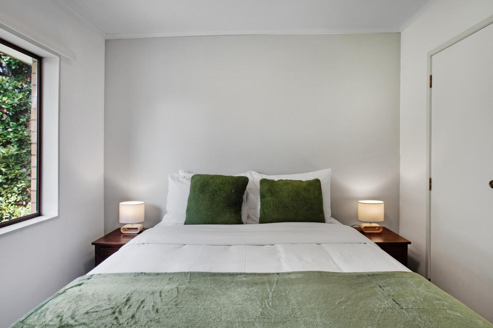 Sunnyside Townhouse With Rumpus, Parking And Deck Holiday home
