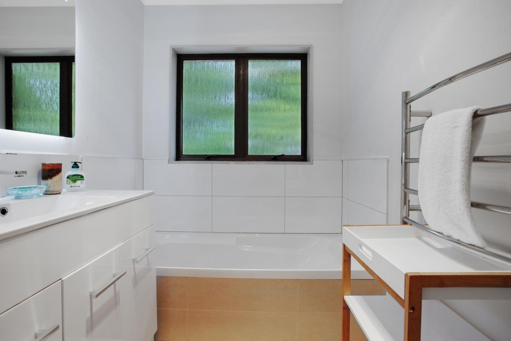 Holiday home Sunnyside Townhouse With Rumpus, Parking And Deck *