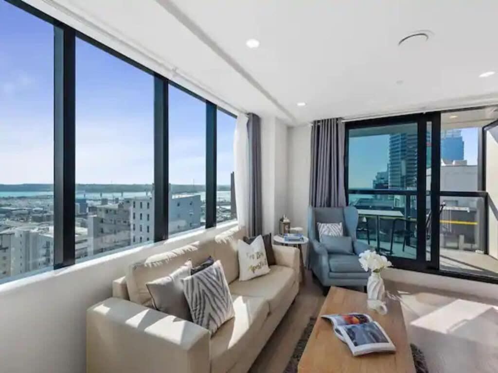 Just Opposite To Sky Tower , 2 Bed 2 Bath In Cbd Auckland