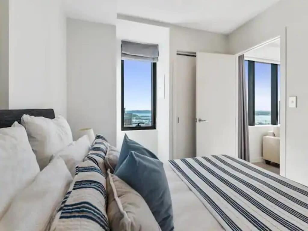 Apartment Just Opposite To Sky Tower , 2 Bed 2 Bath In Cbd