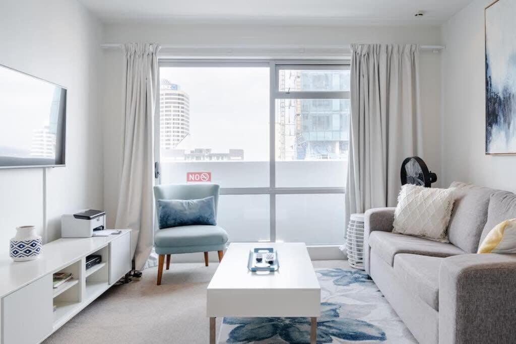 2 Brm Apt - Stunning Harbour Views, Level 24 Apartment *