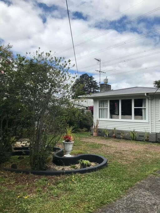 Cosy In New Lynn * Auckland