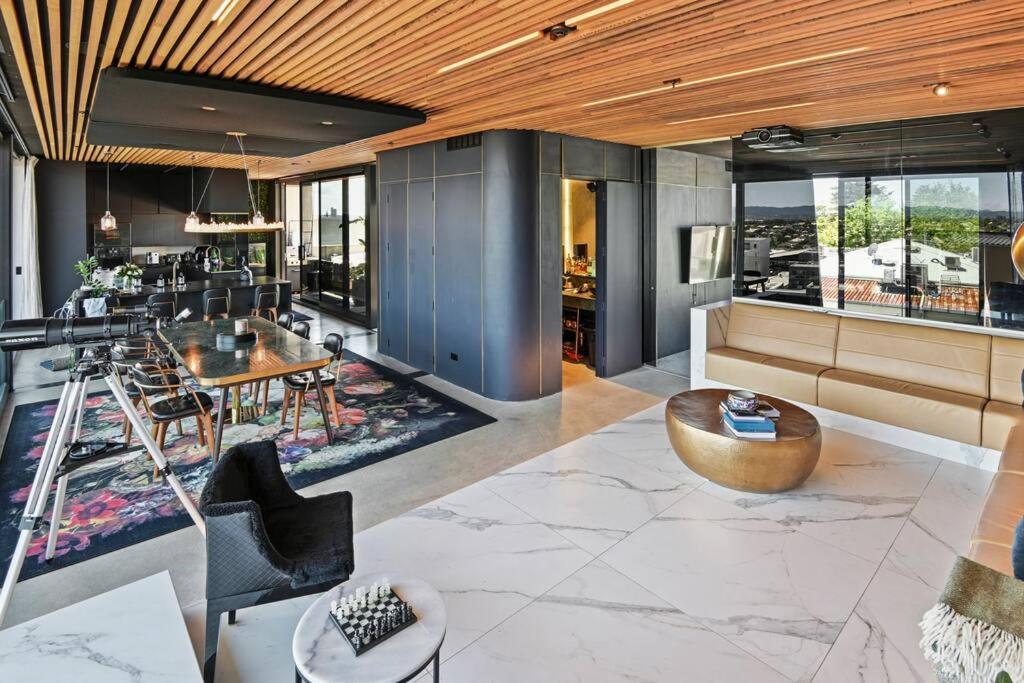 Apartment Entertainers Penthouse With 5 Bedrooms Pool & Auckland