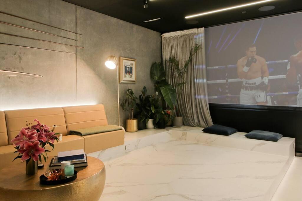 Apartment Entertainers Penthouse With 5 Bedrooms Pool &
