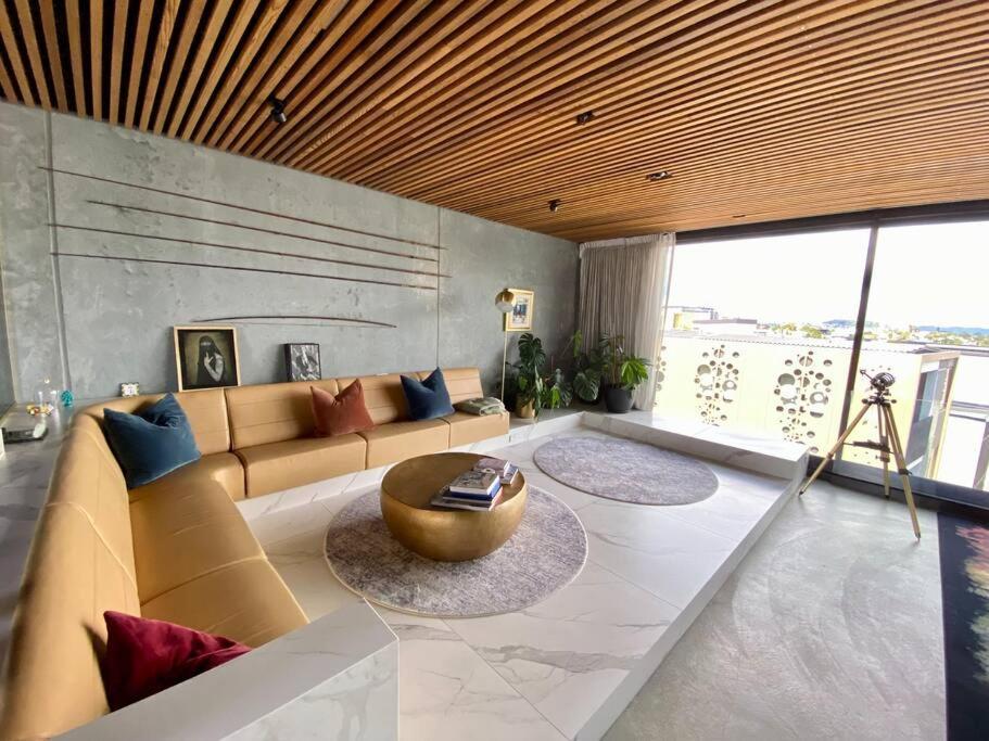 Entertainers Penthouse With 5 Bedrooms Pool &