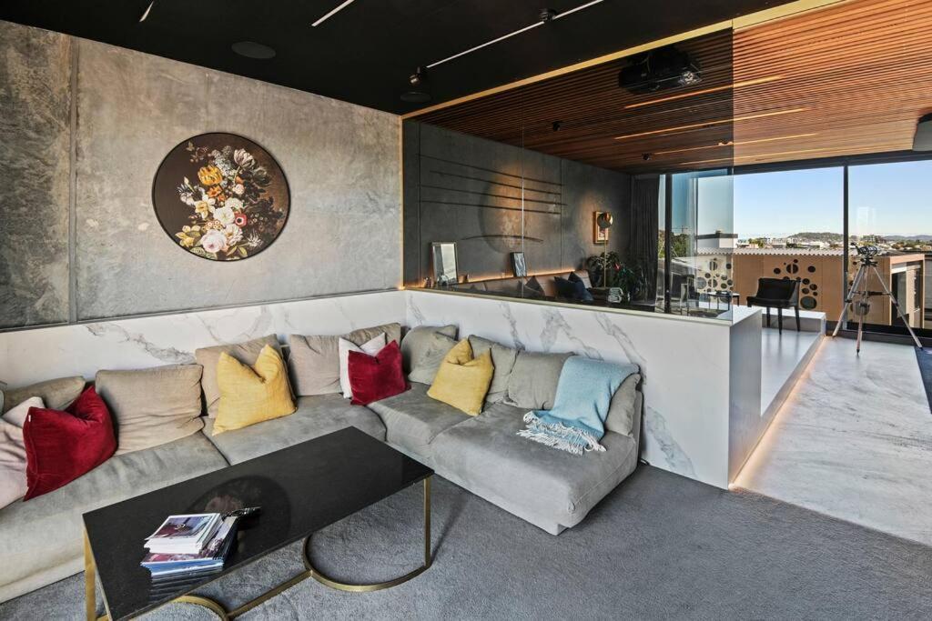 Apartment Entertainers Penthouse With 5 Bedrooms Pool & Auckland