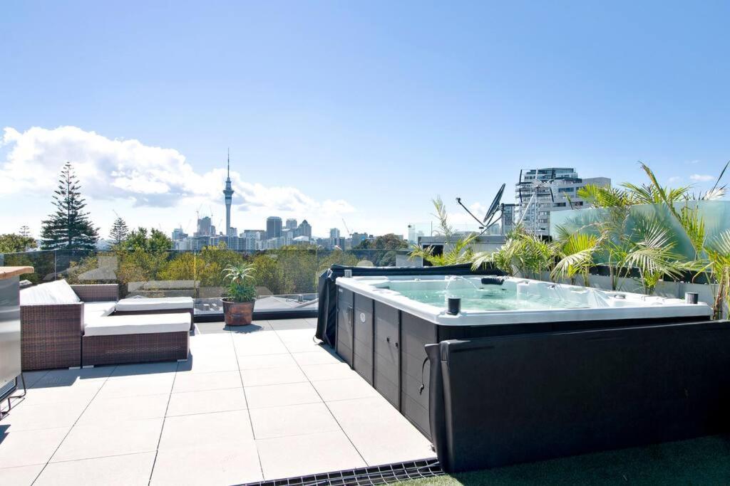 Entertainers Penthouse With 5 Bedrooms Pool &