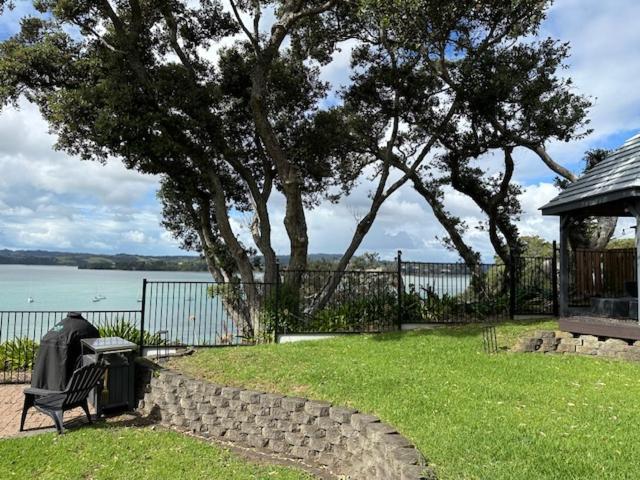 Seaside Serenity 4br Modern Holiday home Auckland