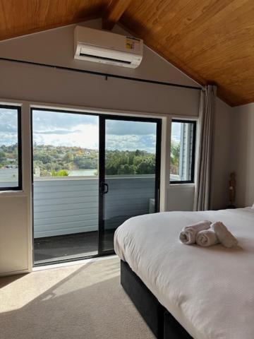 Seaside Serenity 4br Modern Holiday home *