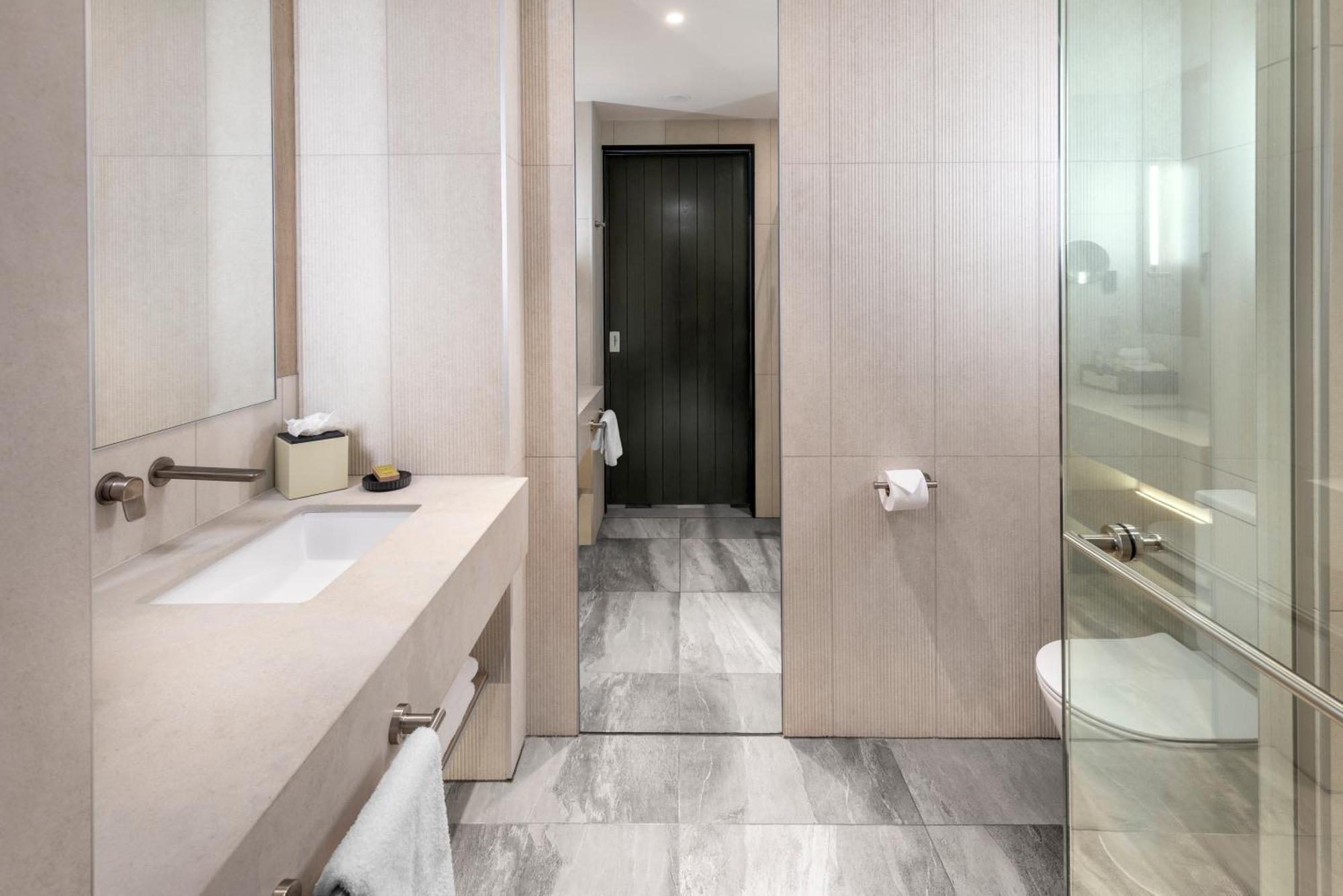 Doubletree By Hilton Karaka Hotel