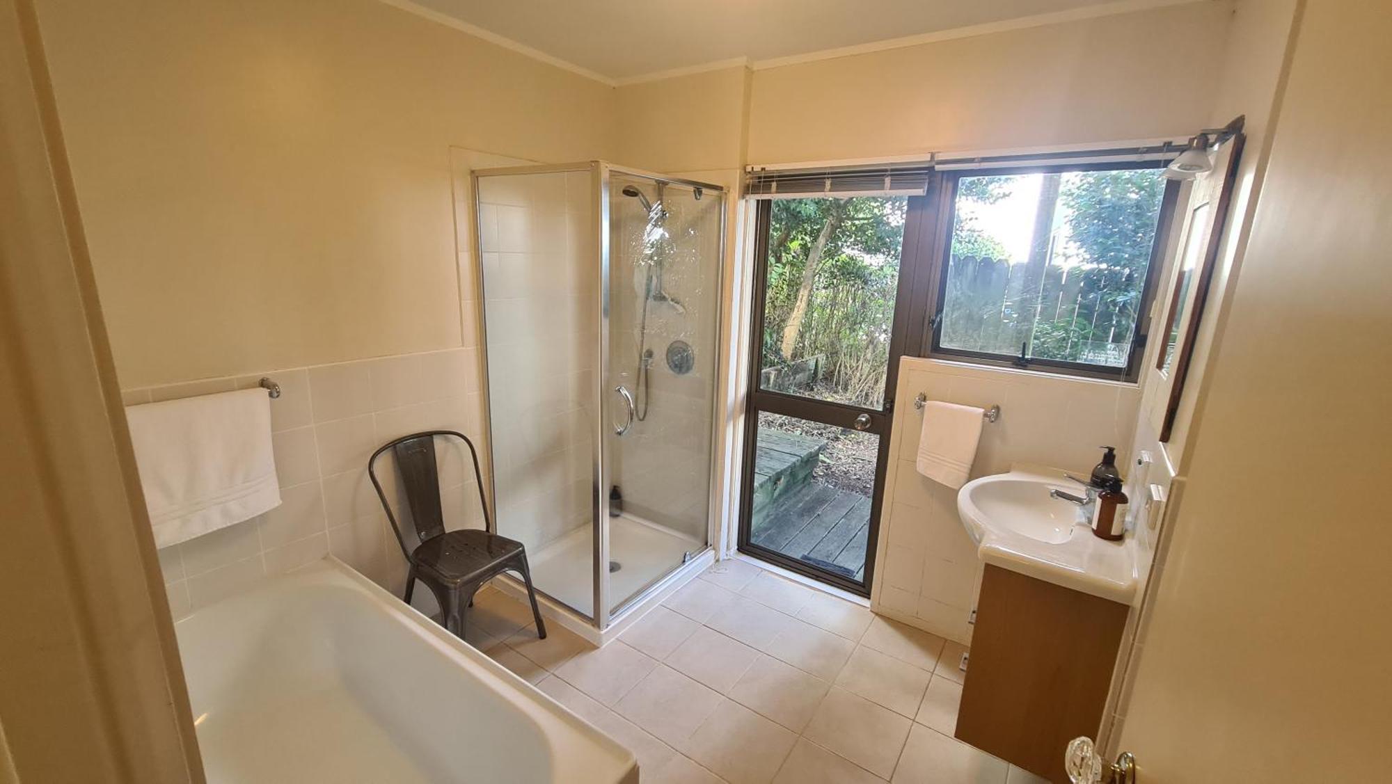 2 Bedroom Home, And Sea Views *