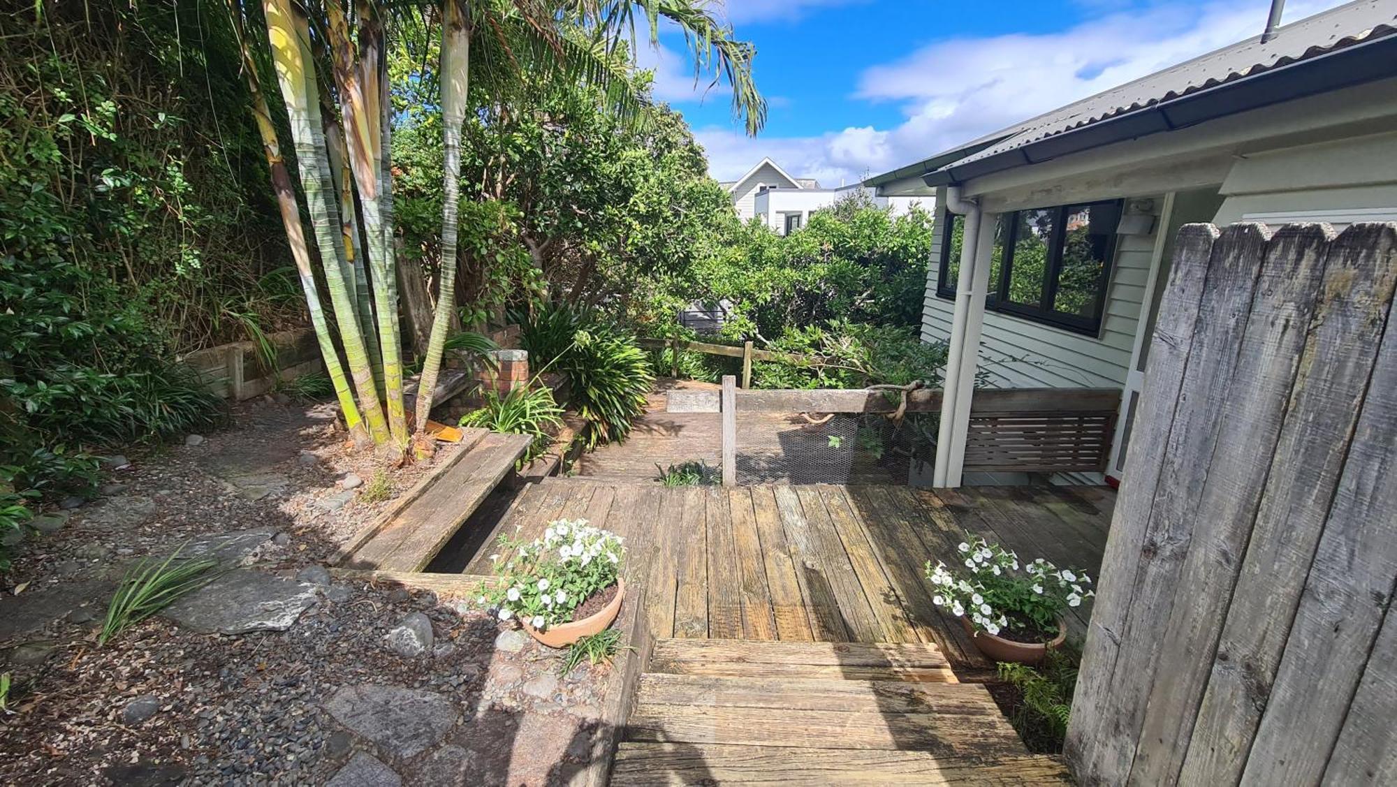 2 Bedroom Home, And Sea Views Holiday home