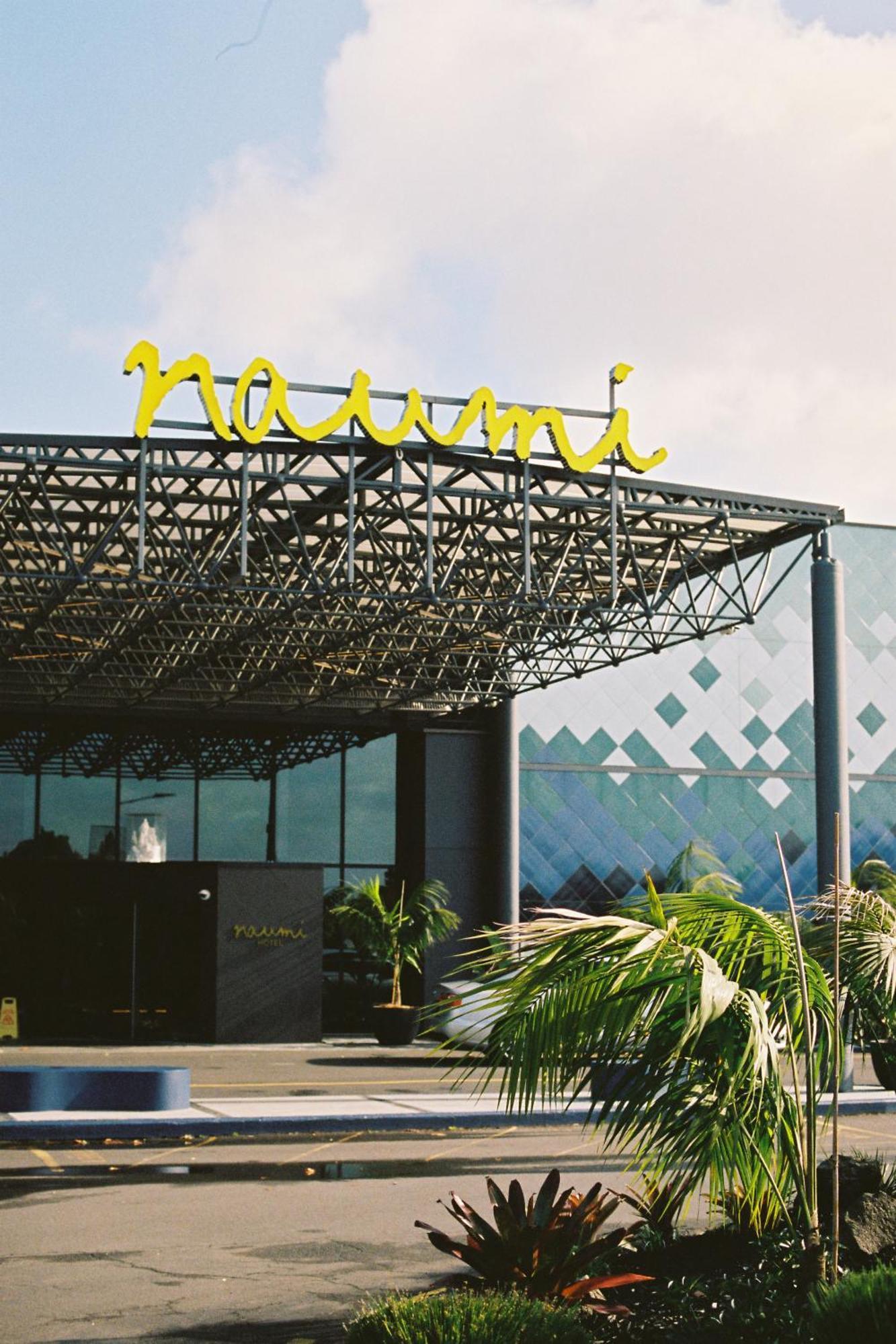 Hotel Naumi Airport