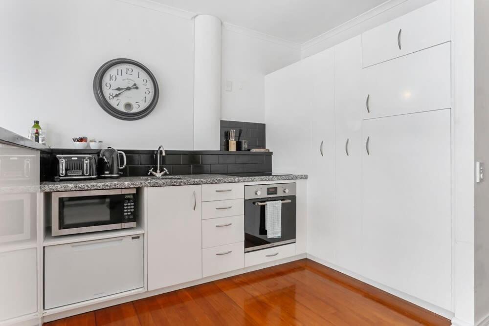 Funky One Bedroom On Princes Wharf Apartment