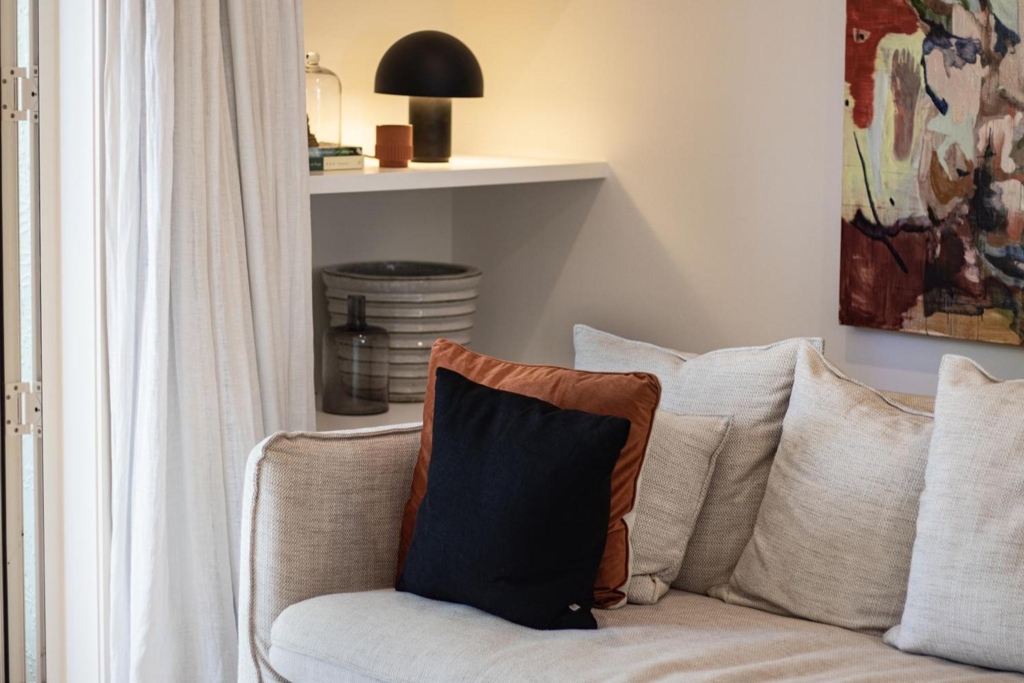 Stylish Central 2bedroom With Parking & Garden Apartment