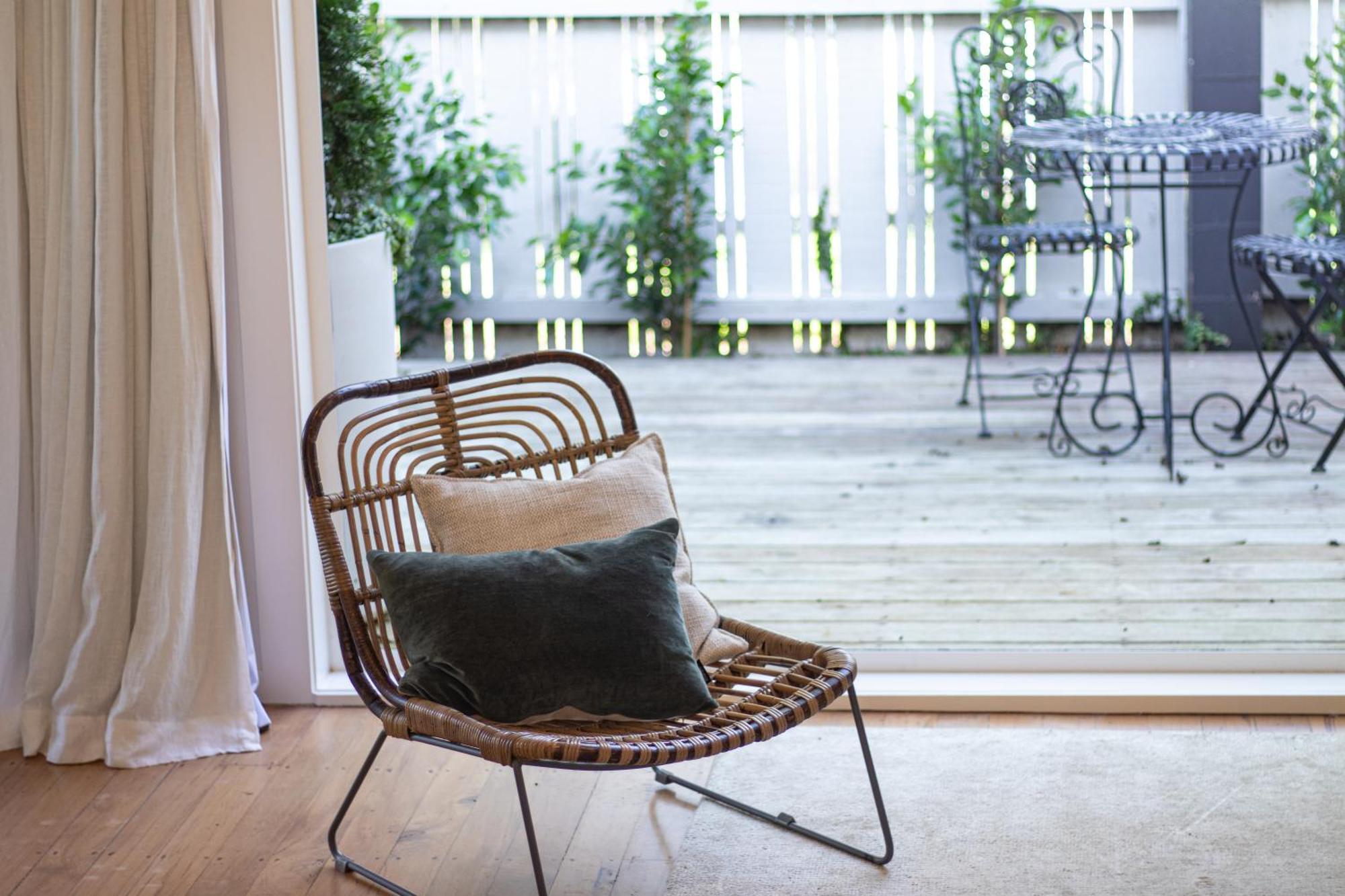 Stylish Central 2bedroom With Parking & Garden Apartment