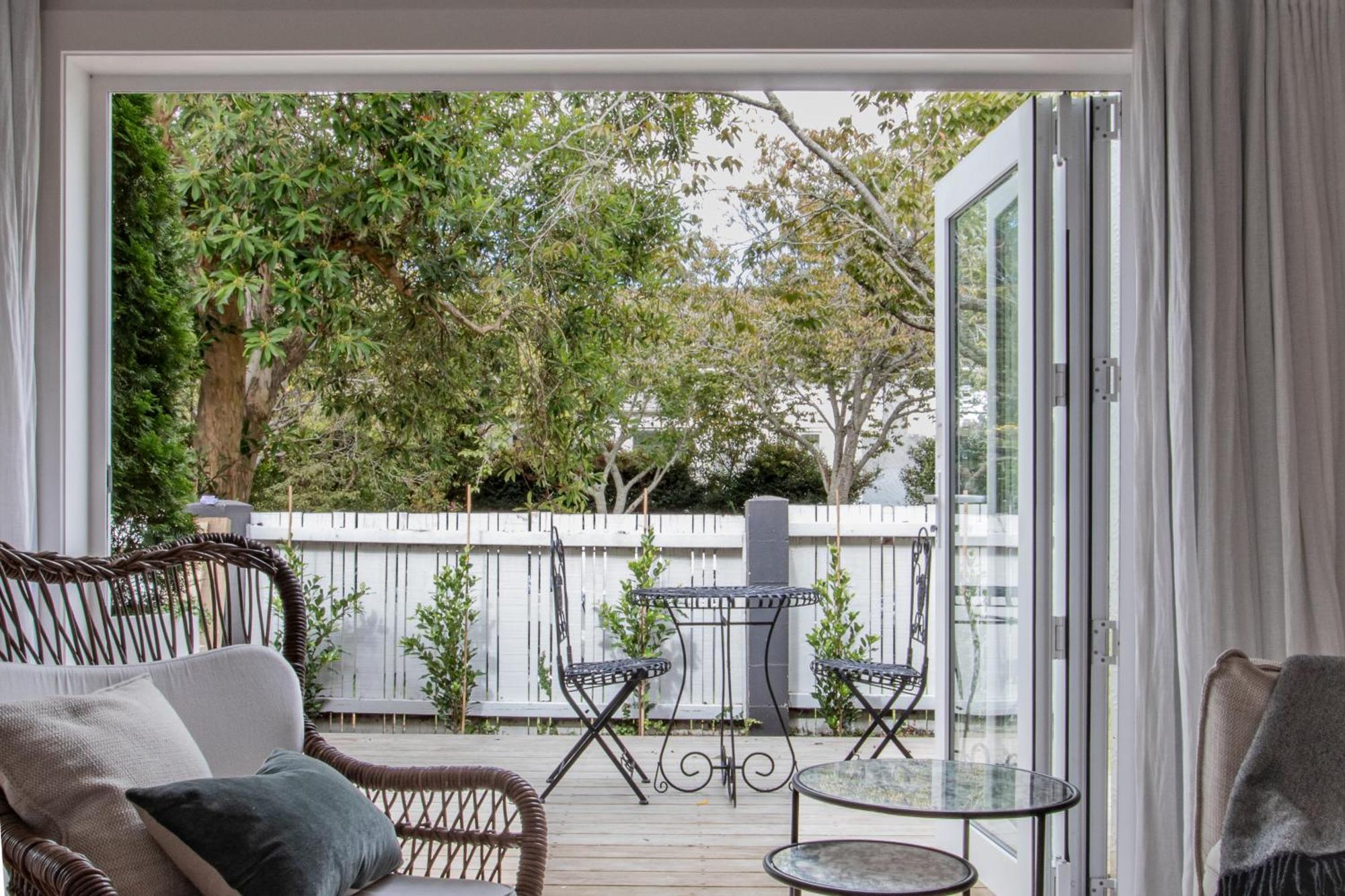 Apartment Stylish Central 2bedroom With Parking & Garden