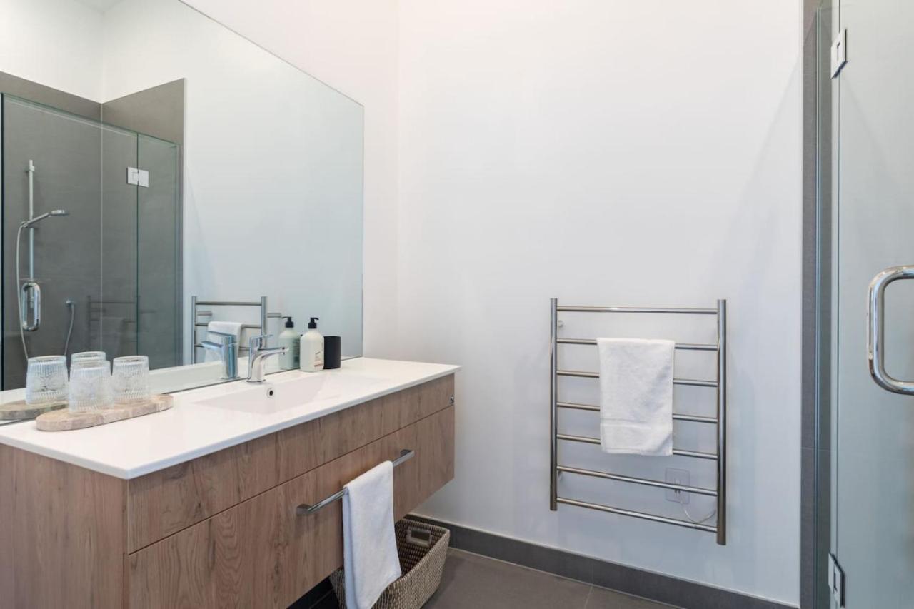St Vincent Charmer - Stylish Townhouse W Carpark *