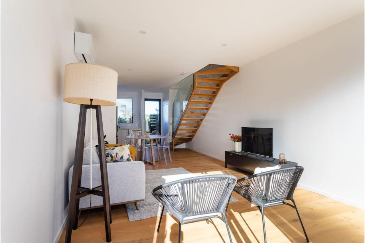 St Vincent Charmer - Stylish Townhouse W Carpark Apartment *