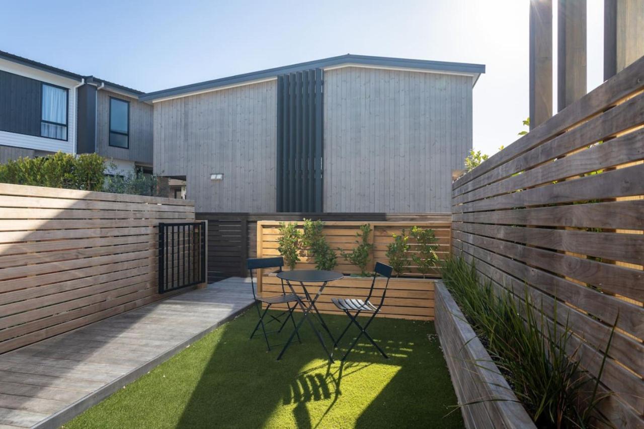 St Vincent Charmer - Stylish Townhouse W Carpark