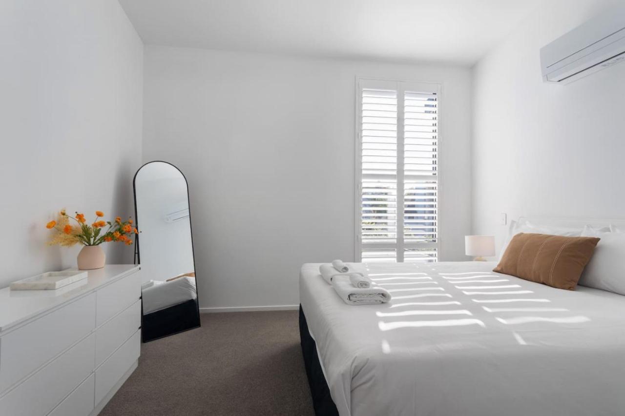 St Vincent Charmer - Stylish Townhouse W Carpark