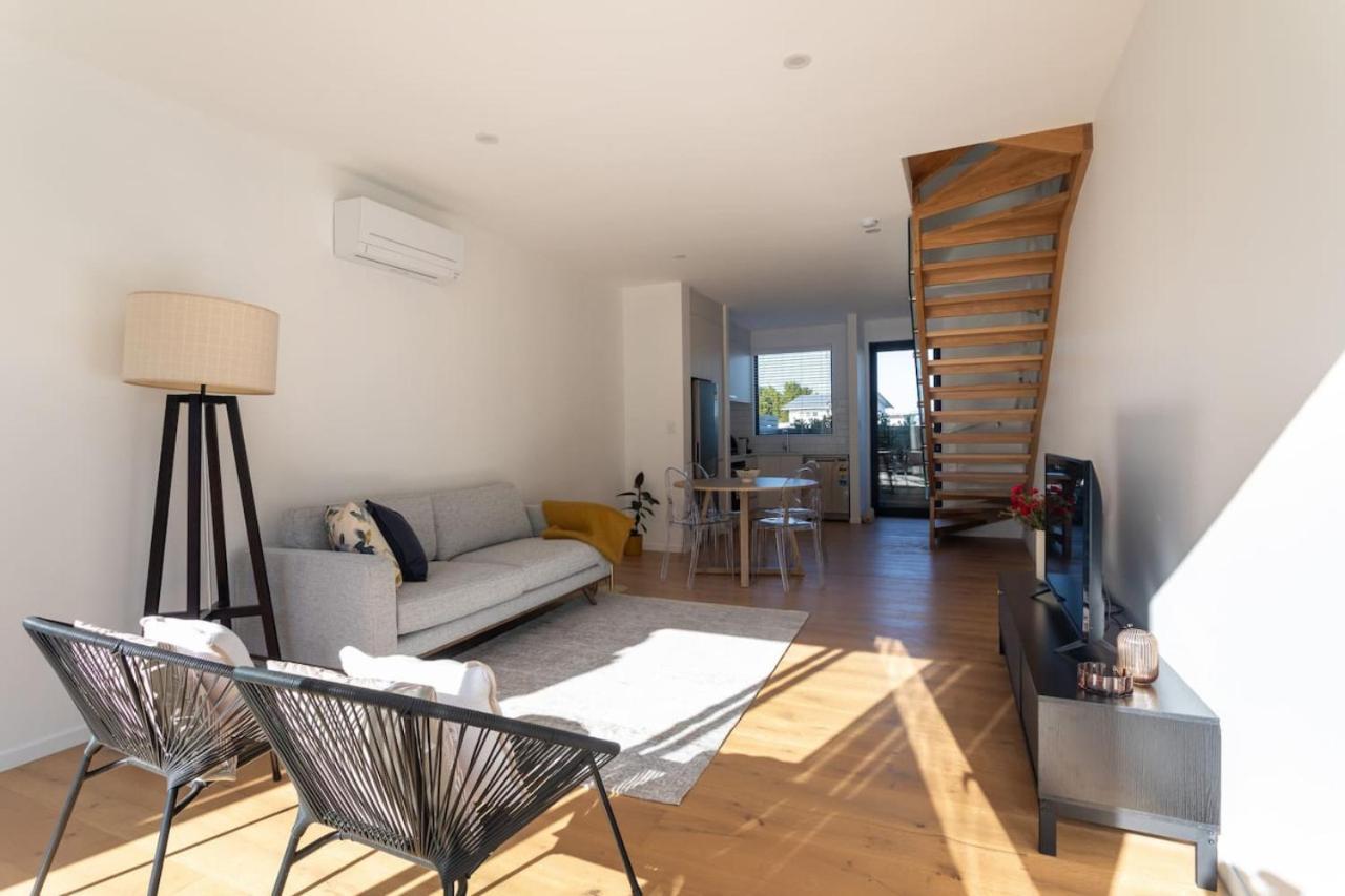 St Vincent Charmer - Stylish Townhouse W Carpark