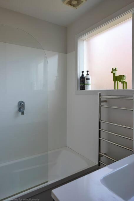 Gorgeous Mission Bay With Private Garden Apartment Auckland
