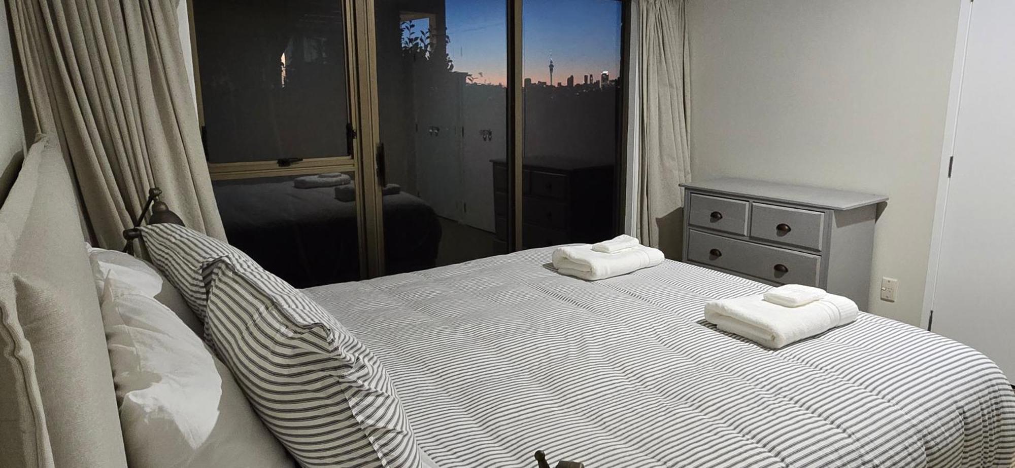 2 Bedroom Home, And Sea Views *