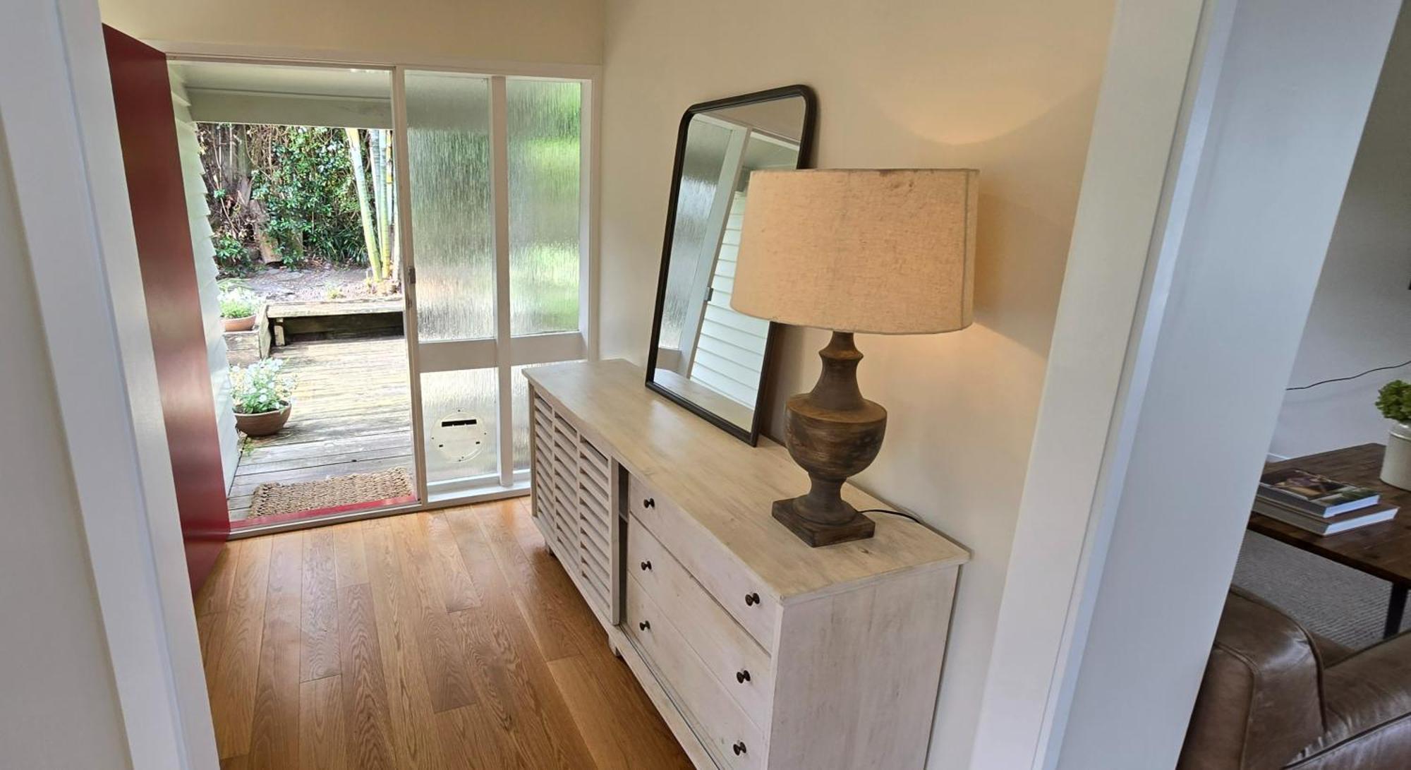 2 Bedroom Home, And Sea Views Holiday home