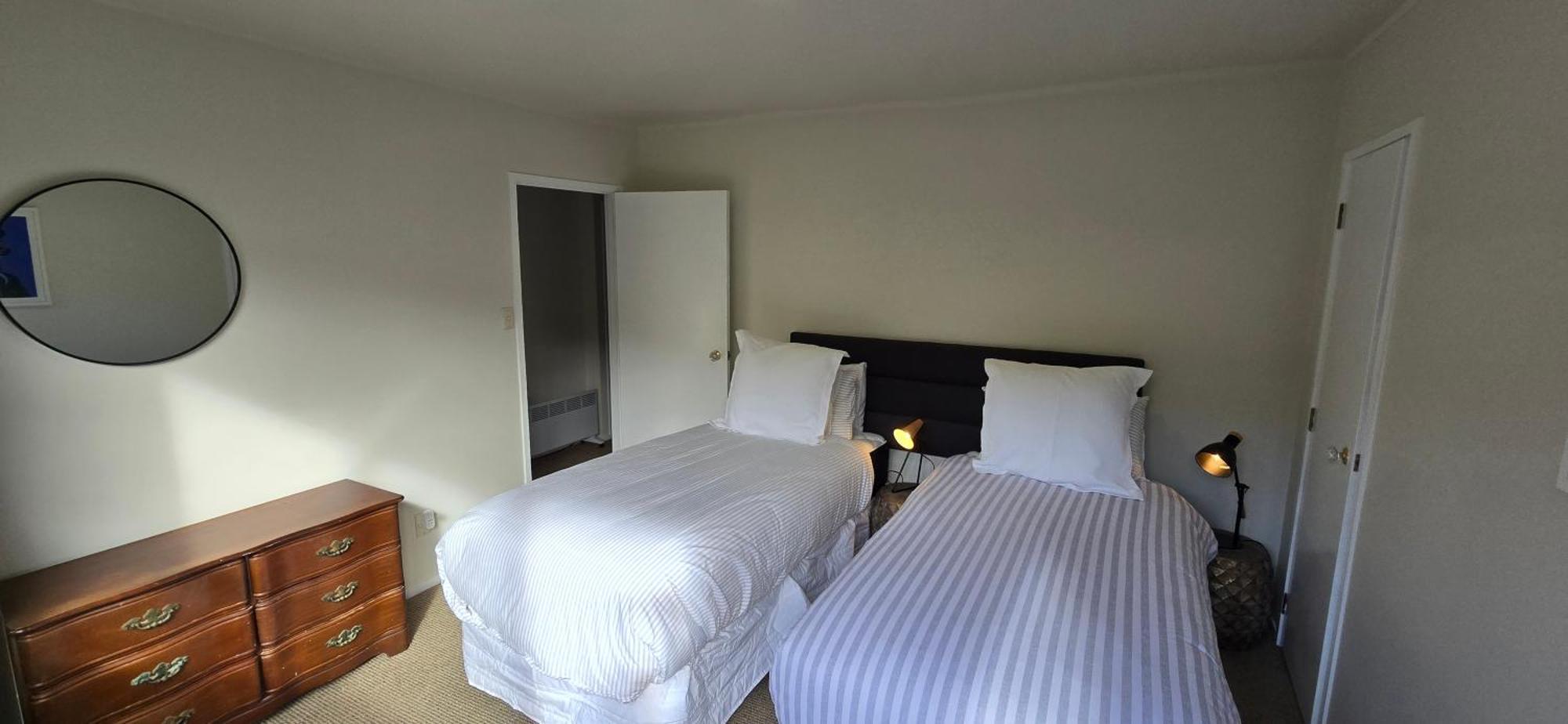 2 Bedroom Home, And Sea Views *