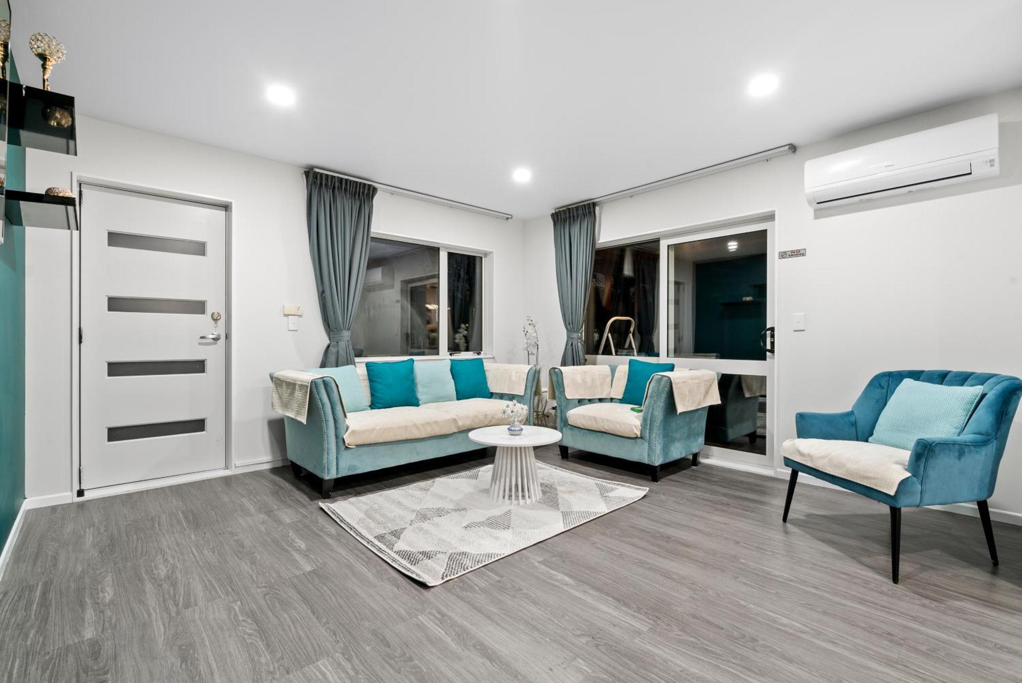 Lux 4 Bedroom In With And Light Breakfast Auckland