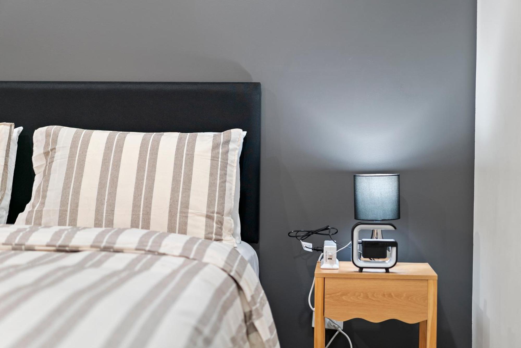 Lux 4 Bedroom In With And Light Breakfast *