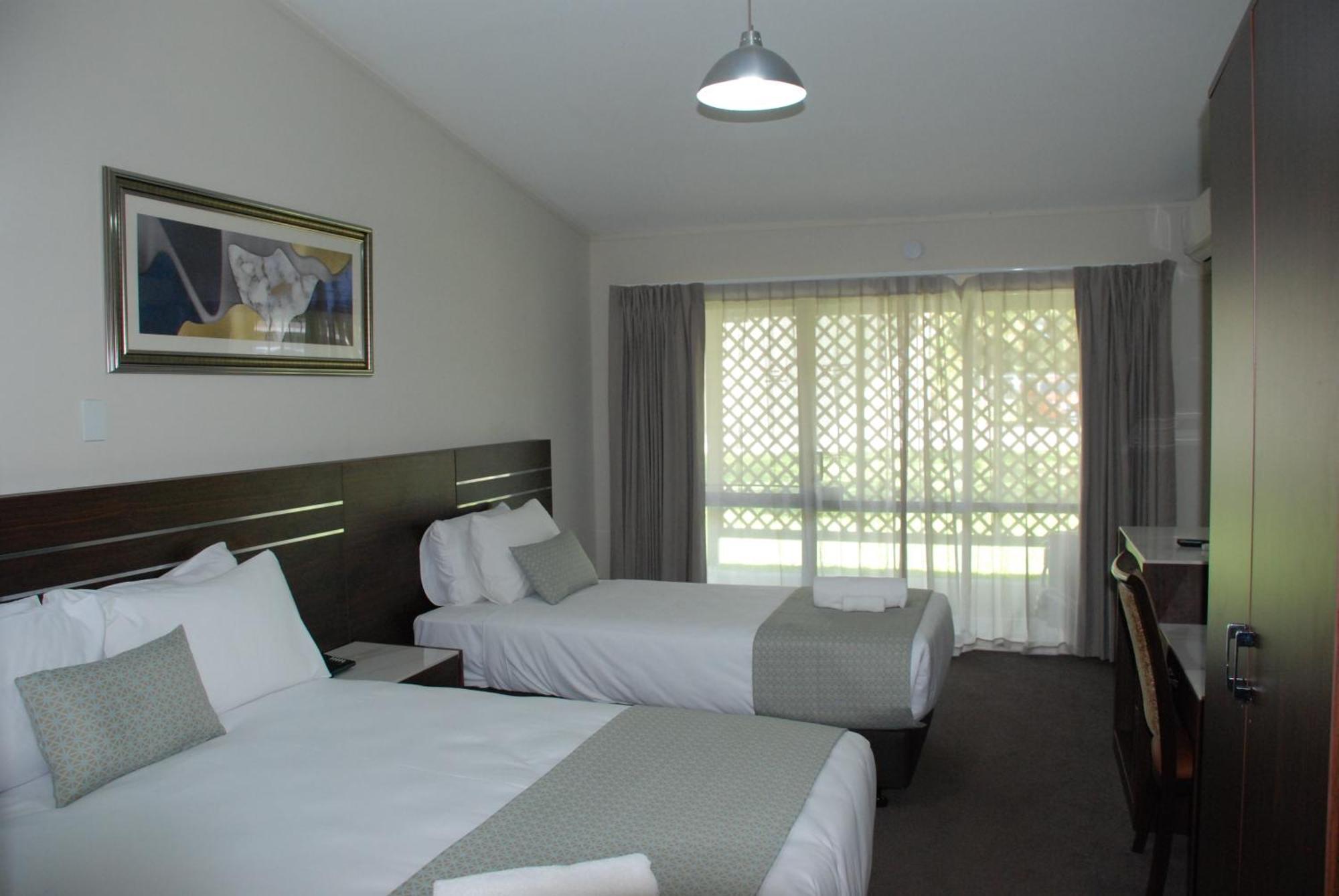 Airport Kiwi Motel 3*