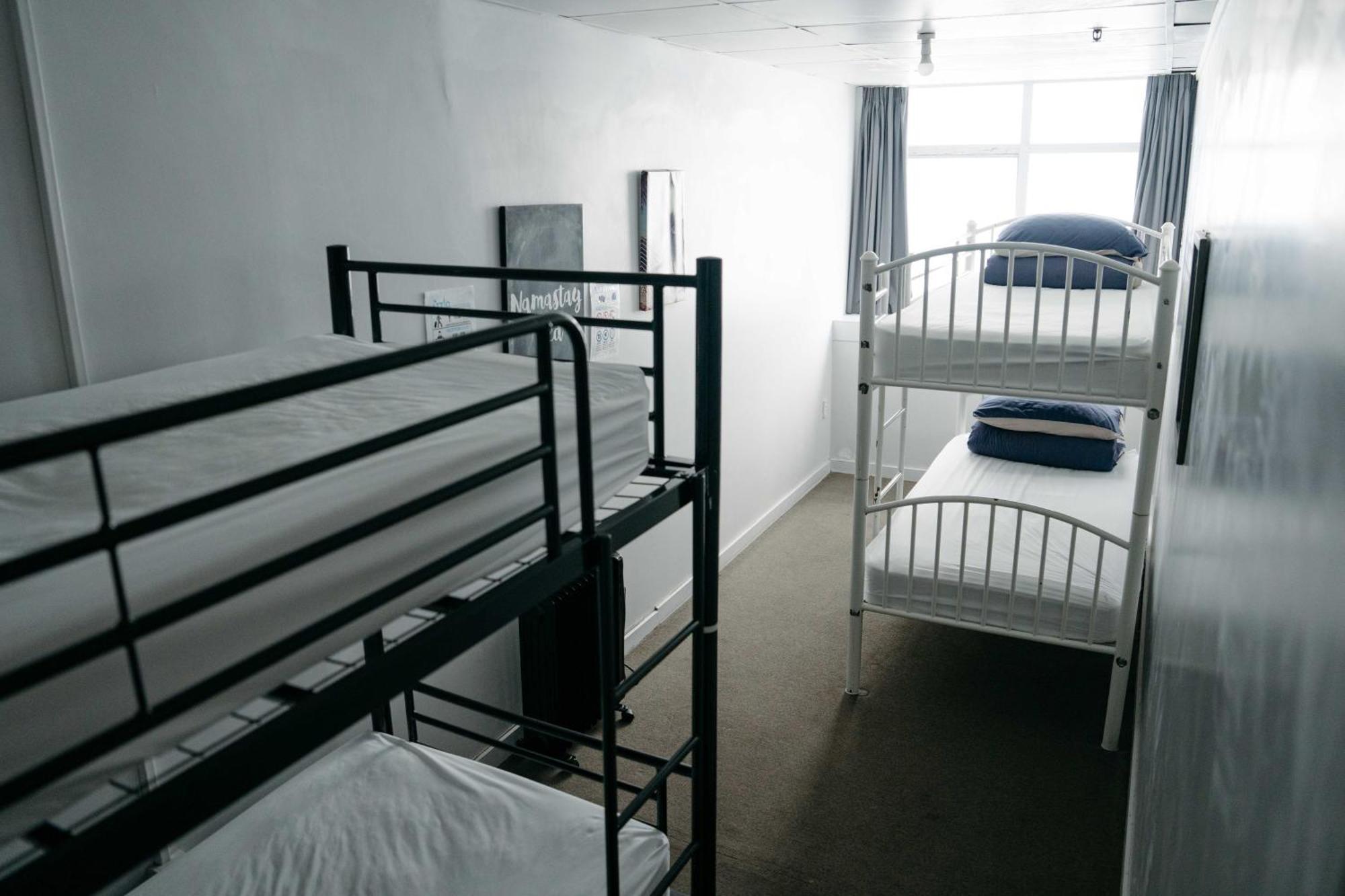 Attic Backpackers Albergue
