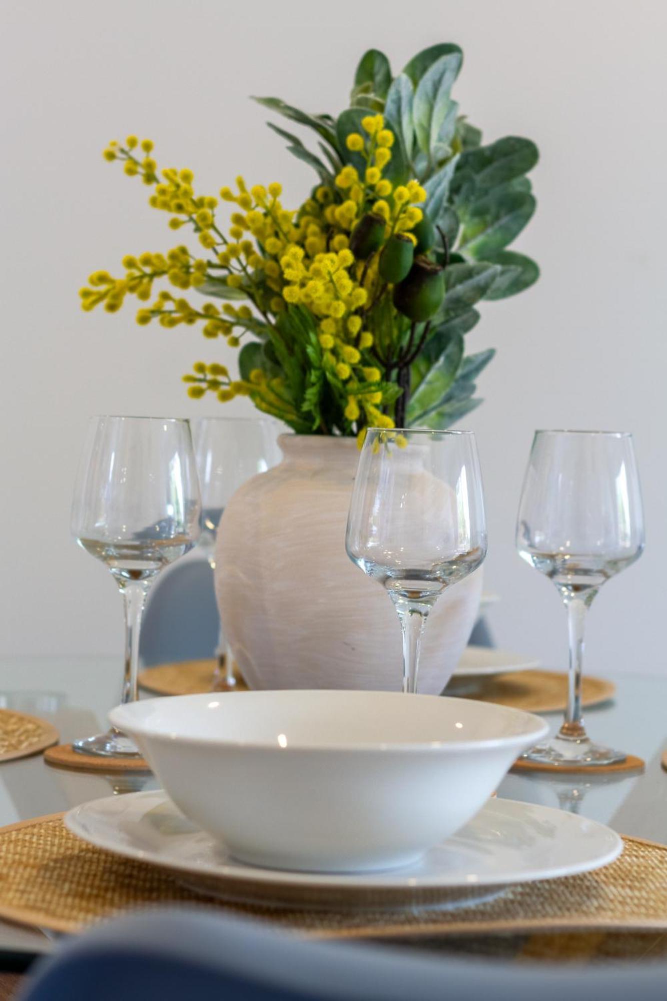 Conveniently Located 2br Townhouse In West Akl