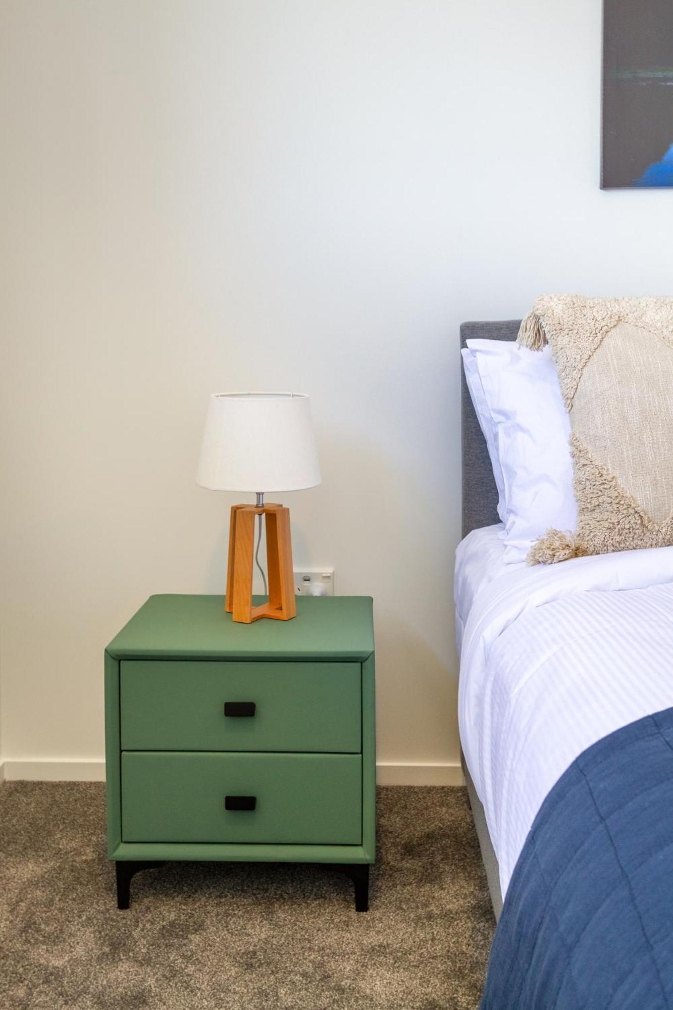 Apartment Conveniently Located 2br Townhouse In West Akl Auckland