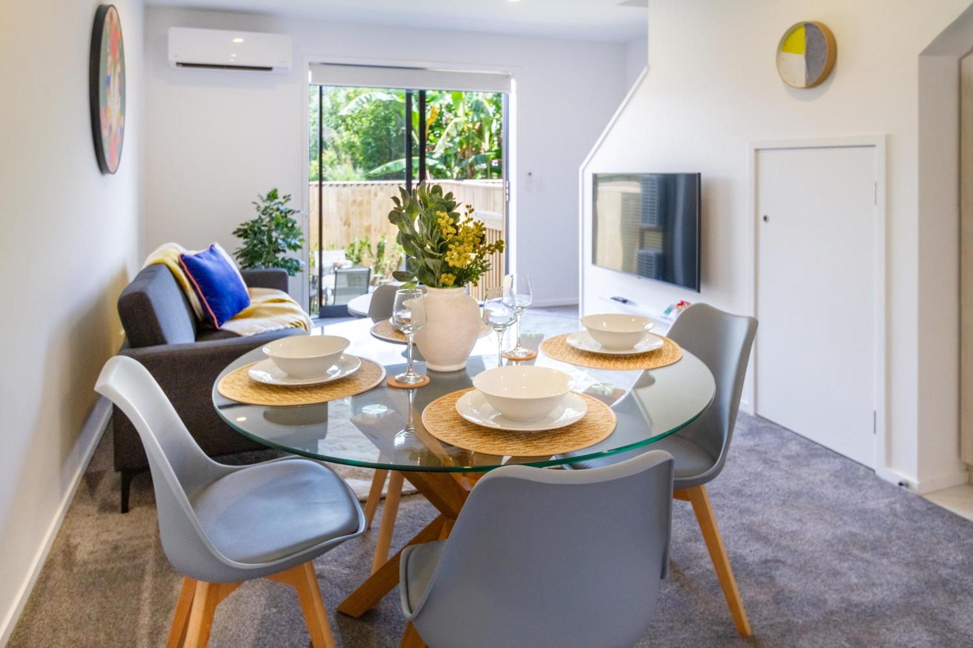 Apartment Conveniently Located 2br Townhouse In West Akl *