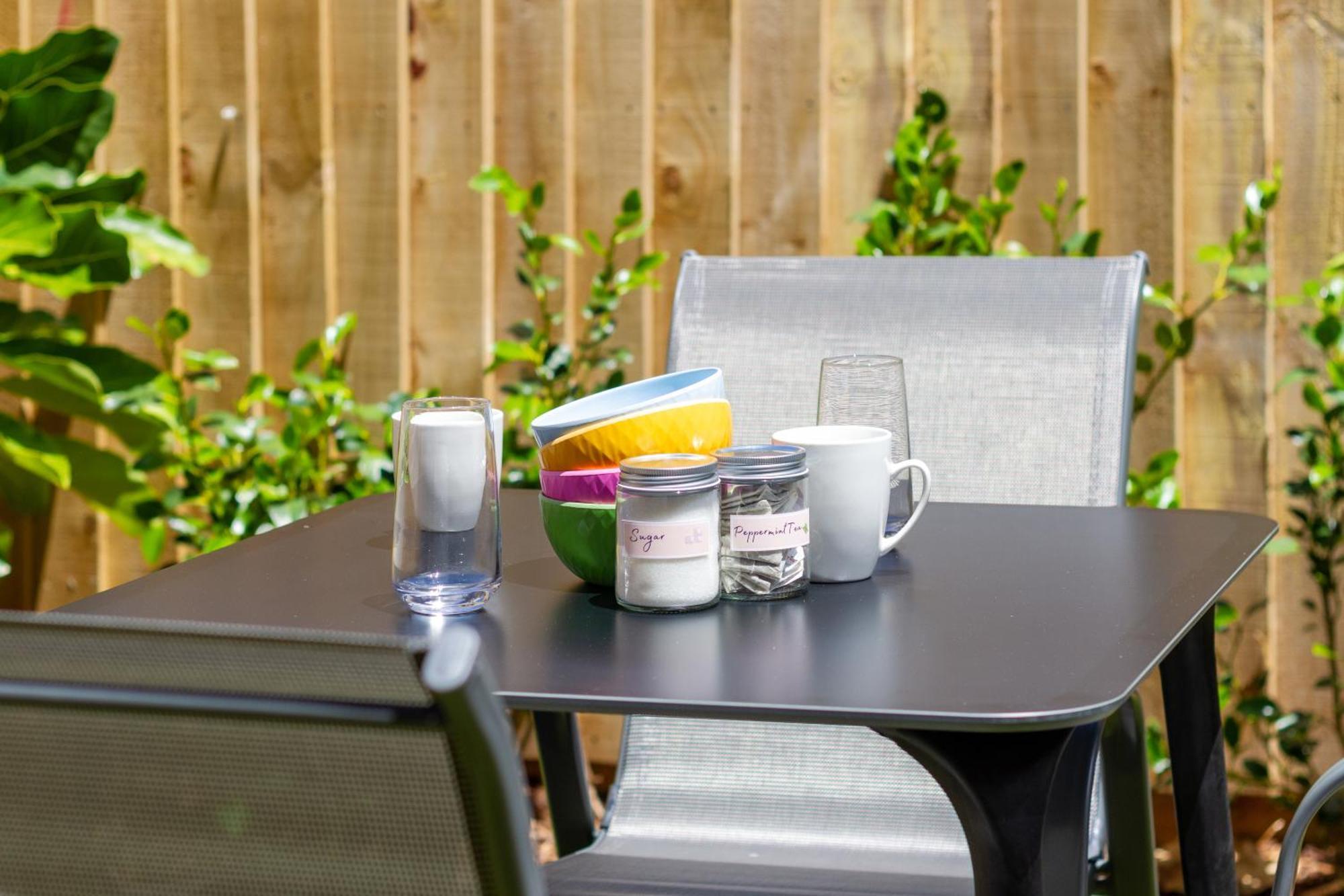 Conveniently Located 2br Townhouse In West Akl Apartment