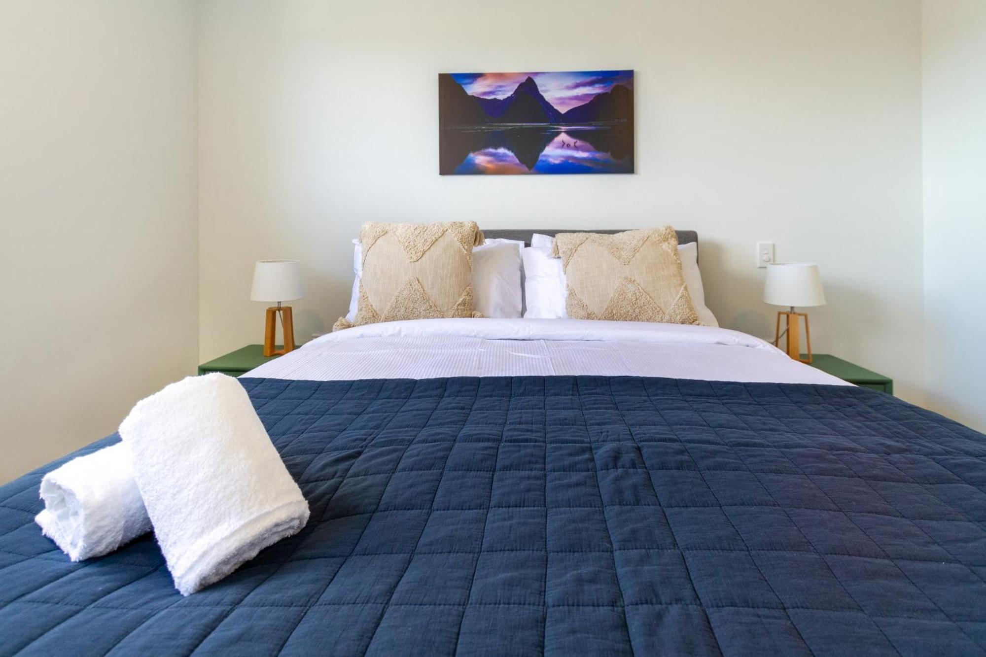 Conveniently Located 2br Townhouse In West Akl Apartment *