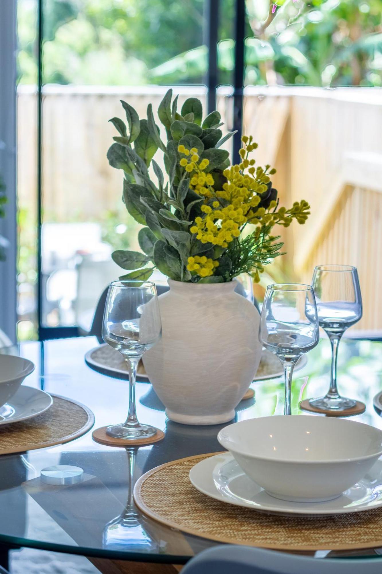 Conveniently Located 2br Townhouse In West Akl Apartment Auckland
