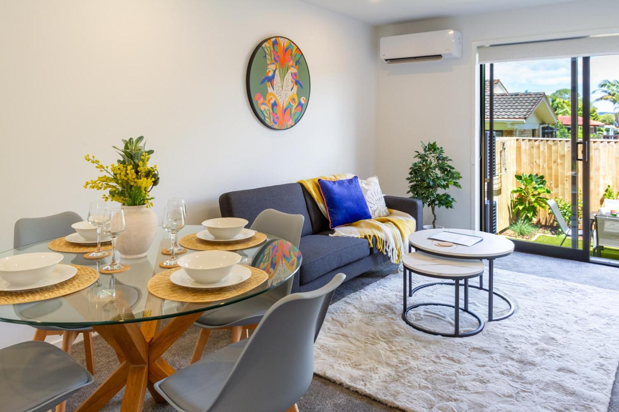 Conveniently Located 2br Townhouse In West Akl * Auckland