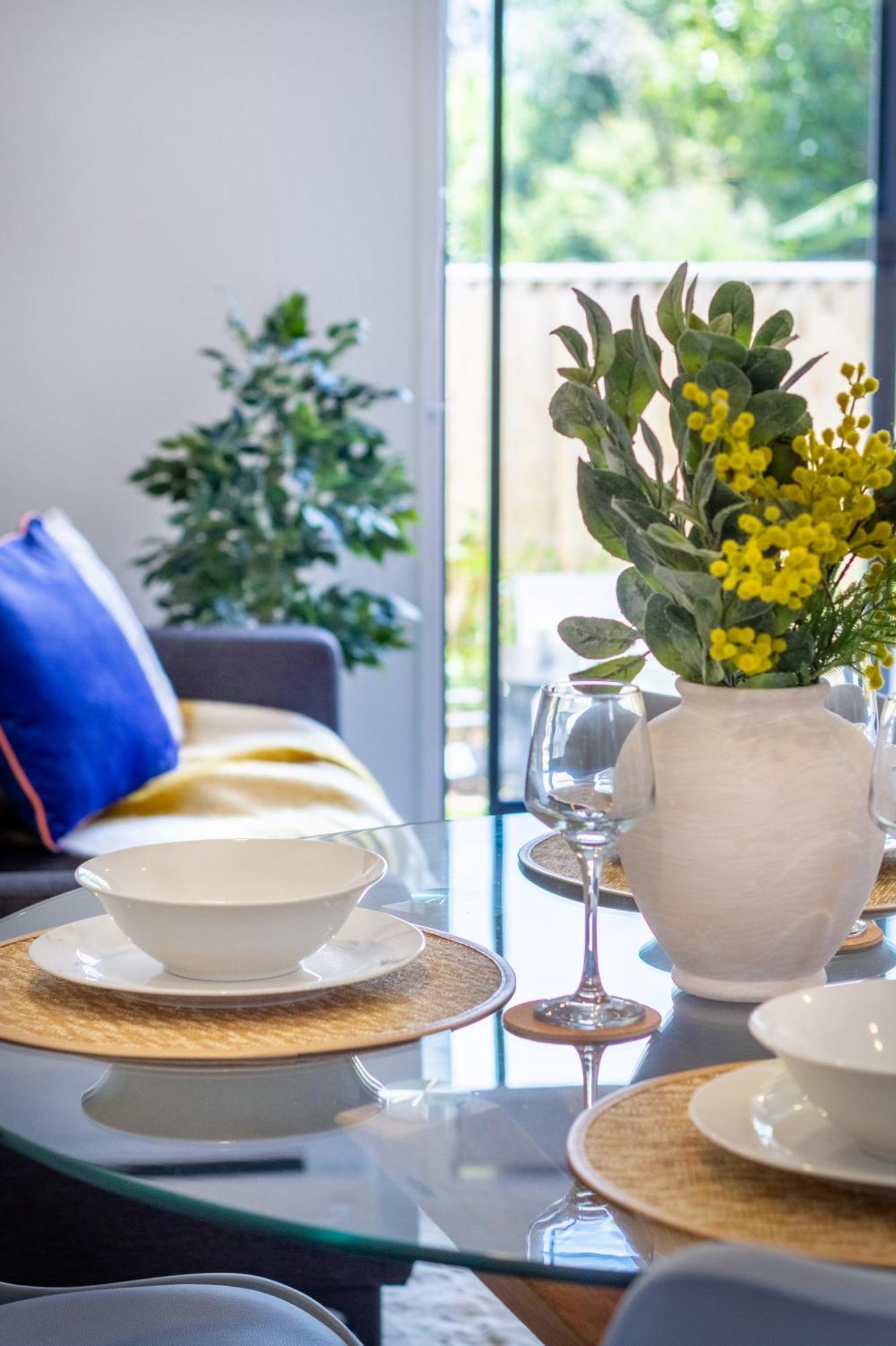 Conveniently Located 2br Townhouse In West Akl *